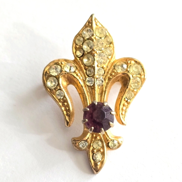 Missing the pin as is fleur de lis brooch piece purple rhinestone gold tone - Picture 1 of 10